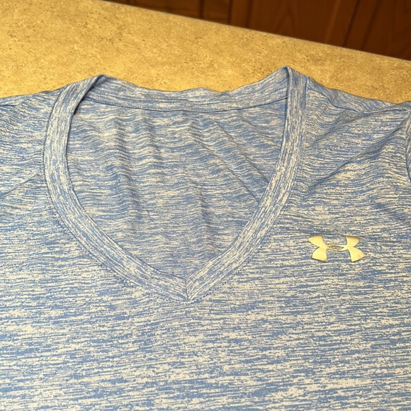 UA shirt - Picture 2 of 4